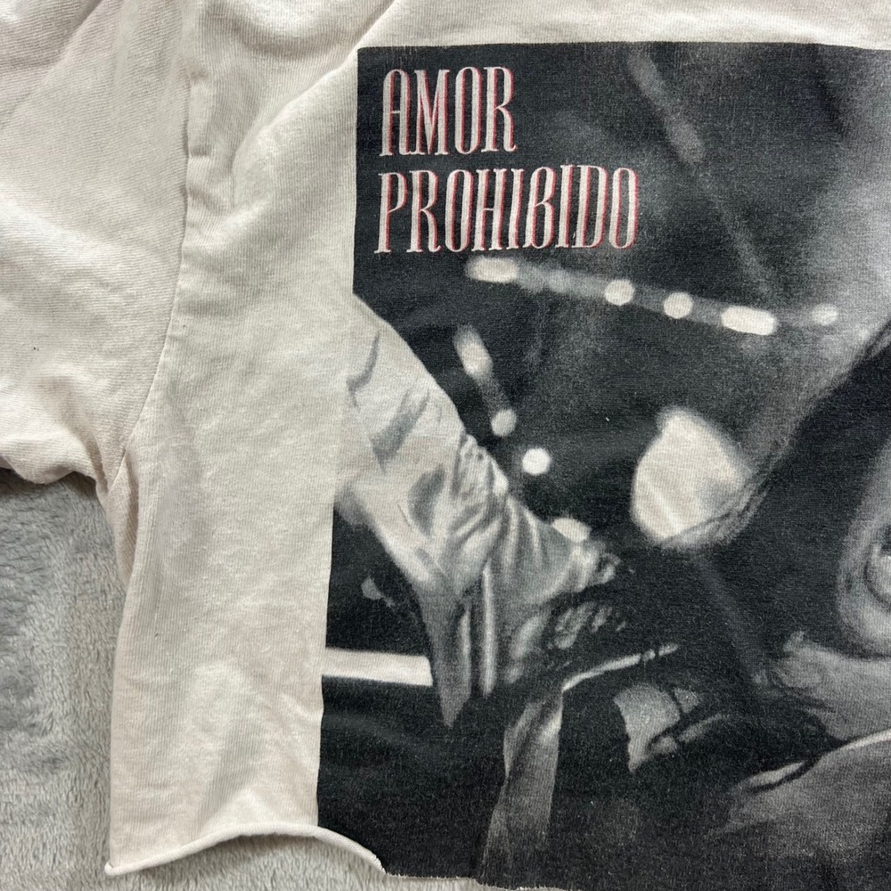 Selena Amor Prohibido Graphic Crop Top Womens Size Small‎ Cream Good Raw Hem Tee - Picture 5 of 14